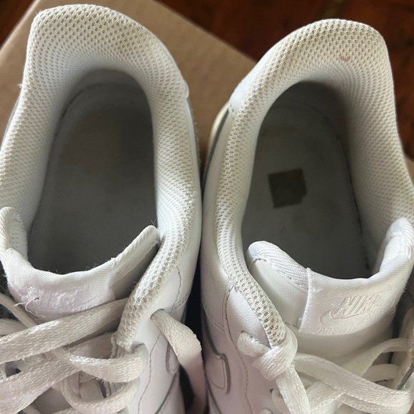 Nike Air Force 1 MENS size 8. Excellent Used Condition - Picture 2 of 3